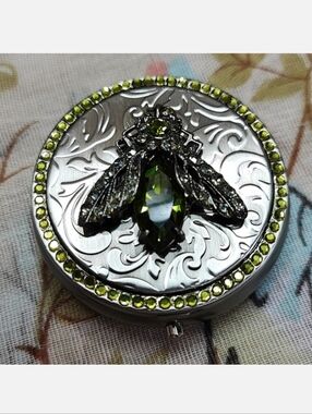 Olivine Olive Green Swarovski Stone Pewter Divided Pill Case Fly Insect NEW
